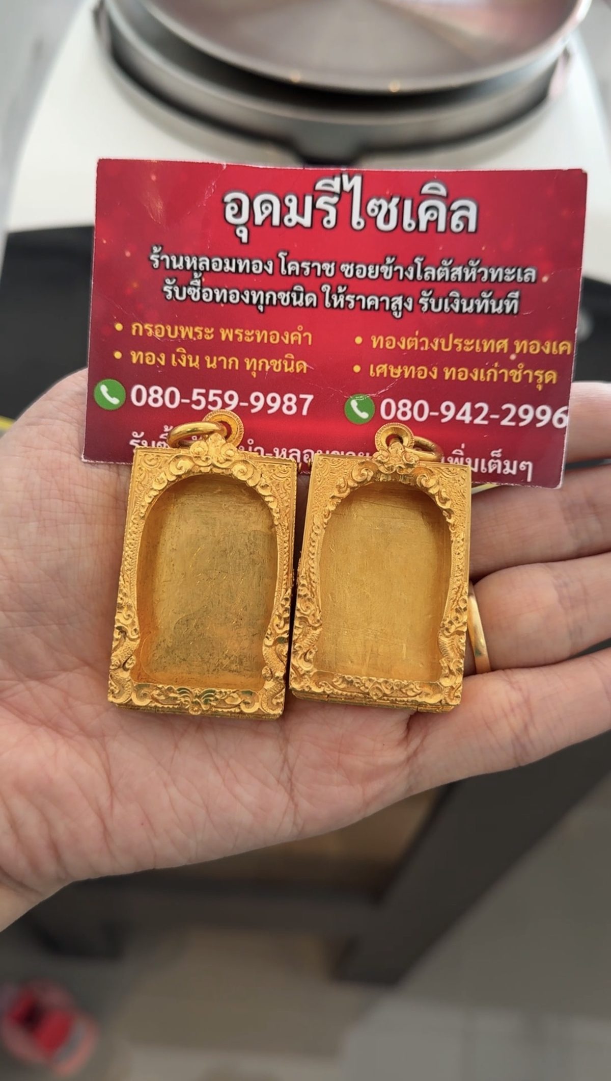 กรอบพระทองขนาดใหญ่สำหรับบริการรับซื้อกรอบพระทองและพระทองคำ